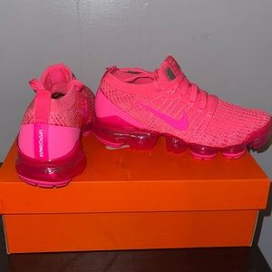 Women’s vapormax flyknits size 7.5